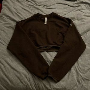 Alo yoga cropped long sleeve top